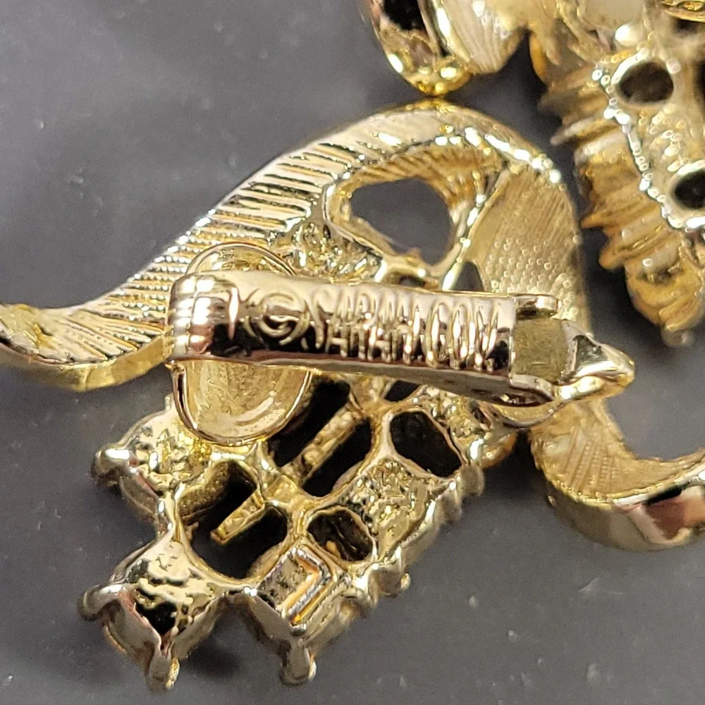 Sarah Coventry Vintage Gold Tone Rhinestone Corn Brooch‎ and Clip Earring Set